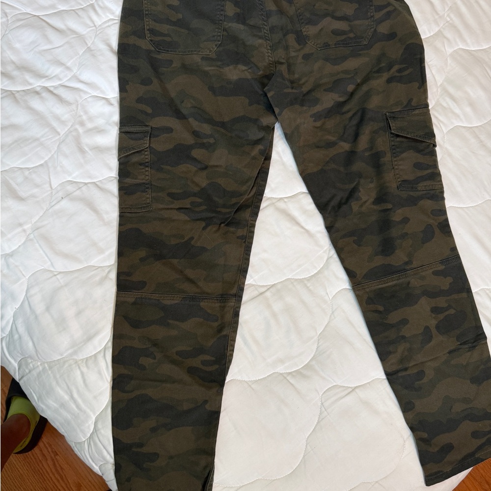 Daily Ritual Women’s Camo Cargo Pants Size 14 – Stretch Comfort Utility Style